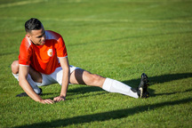 足球比赛和练习的动态伸展运动
